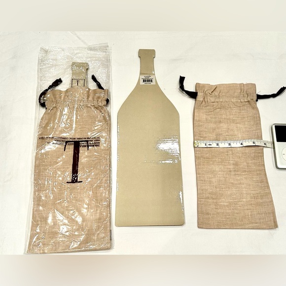 NEW Set of 2 Embroidery Initial (T) linen Wine Bags - Picture 4 of 8